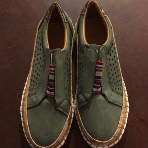NWT No Brand Name casual Shoes Size 38 / 7 Green